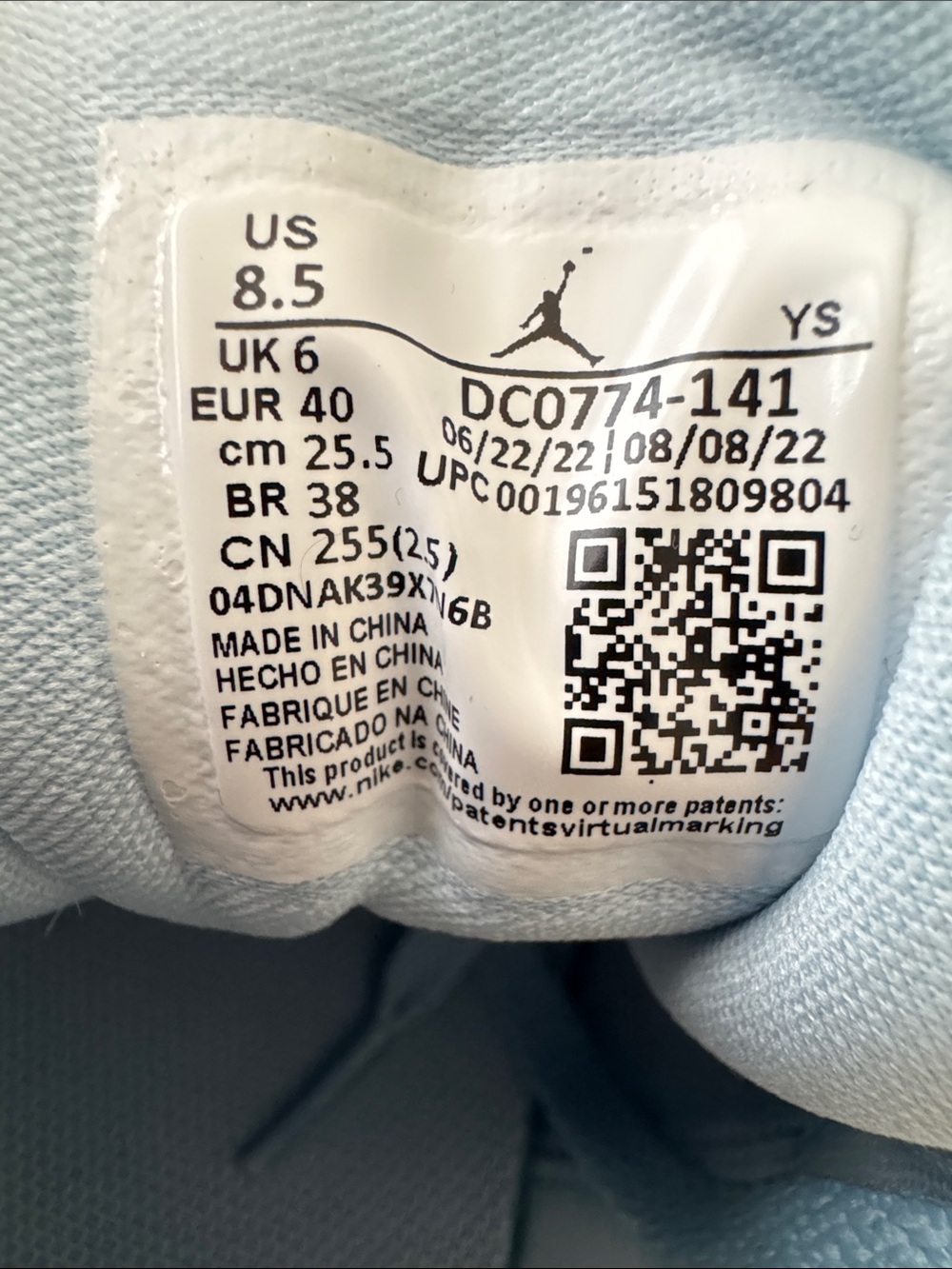 Nike Women’s Low-Top Sneakers in White and Light Blue - Picture 4 of 4